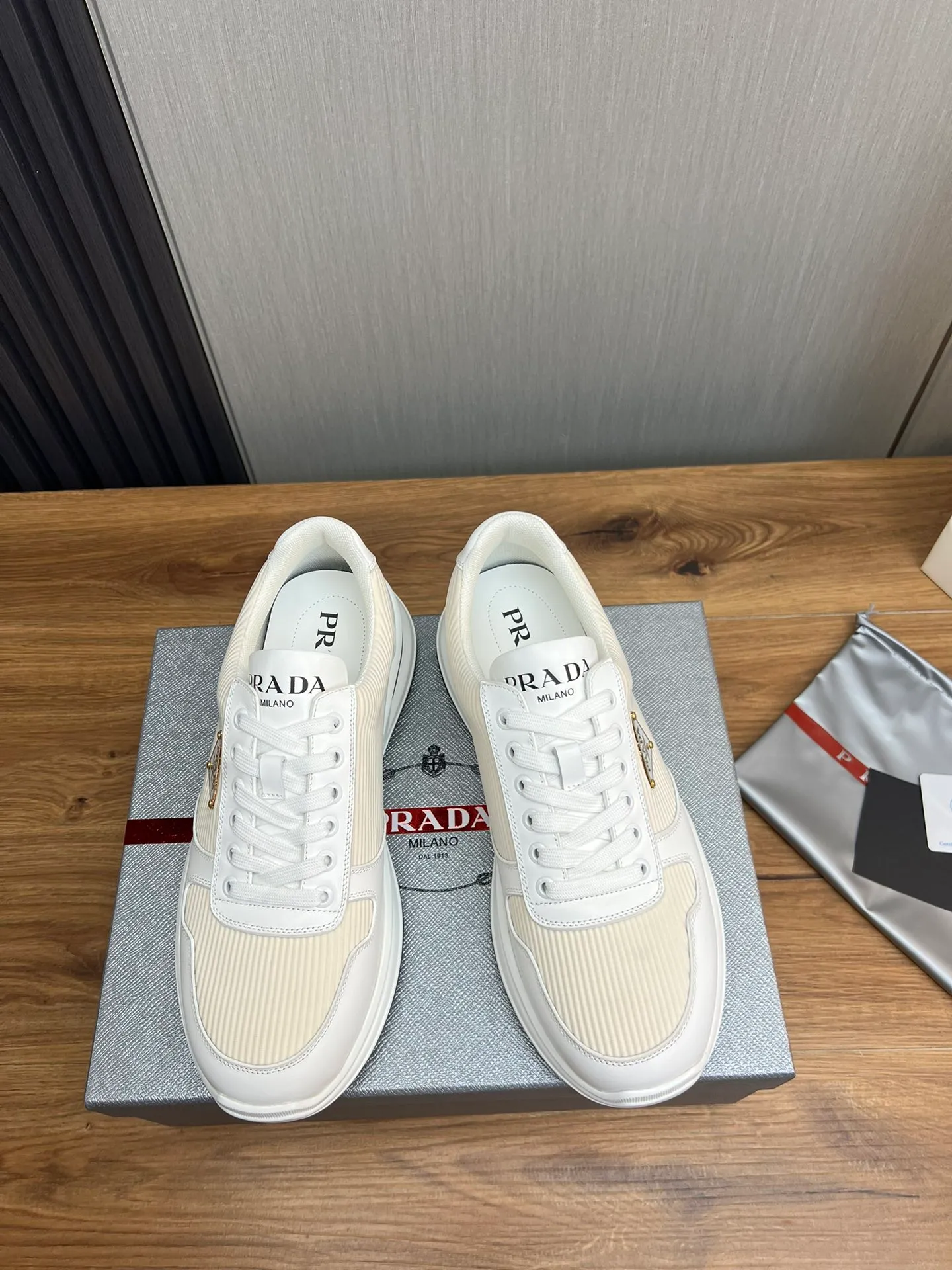 Men's shoes 💰580💰 [PRADA] Men's shoes are popular in the counter, official website is synchronized, 1 high-quality shipment ✔️Original cowhide stitching mesh + cowhide lining, 1🆚1 replica, original original bottom, 38-45 (45 customized, non-refundable)